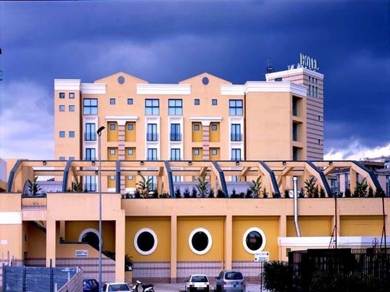 Hotel Apan เรจโจ ดี คาลาเบีย ภายนอก รูปภาพ